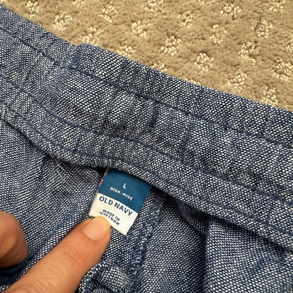 Old Navy Women's Jean colored Linen Shorts - Picture 3 of 7